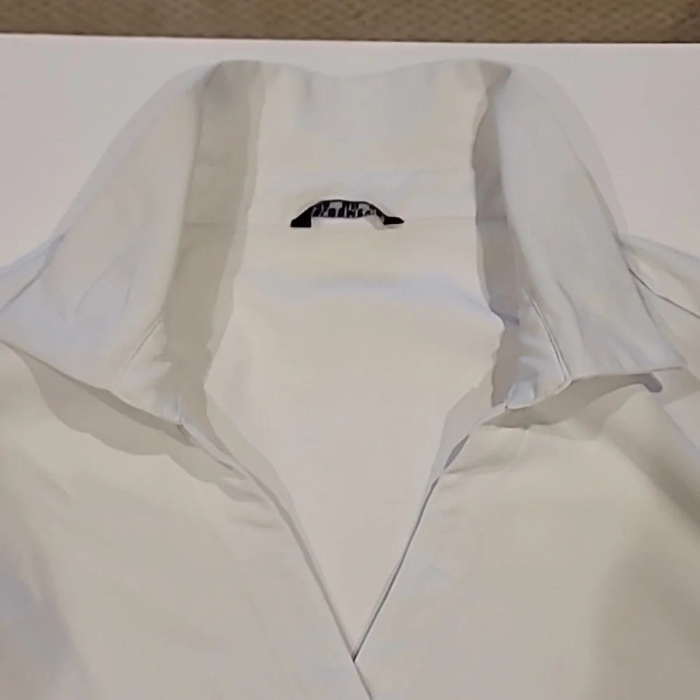 BloomChic Blouse with Eyelet Sleeves White 26 - Picture 5 of 11